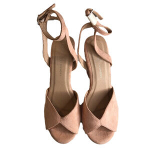 NWOT Chinese Laundry Ellia Wedge Sandal